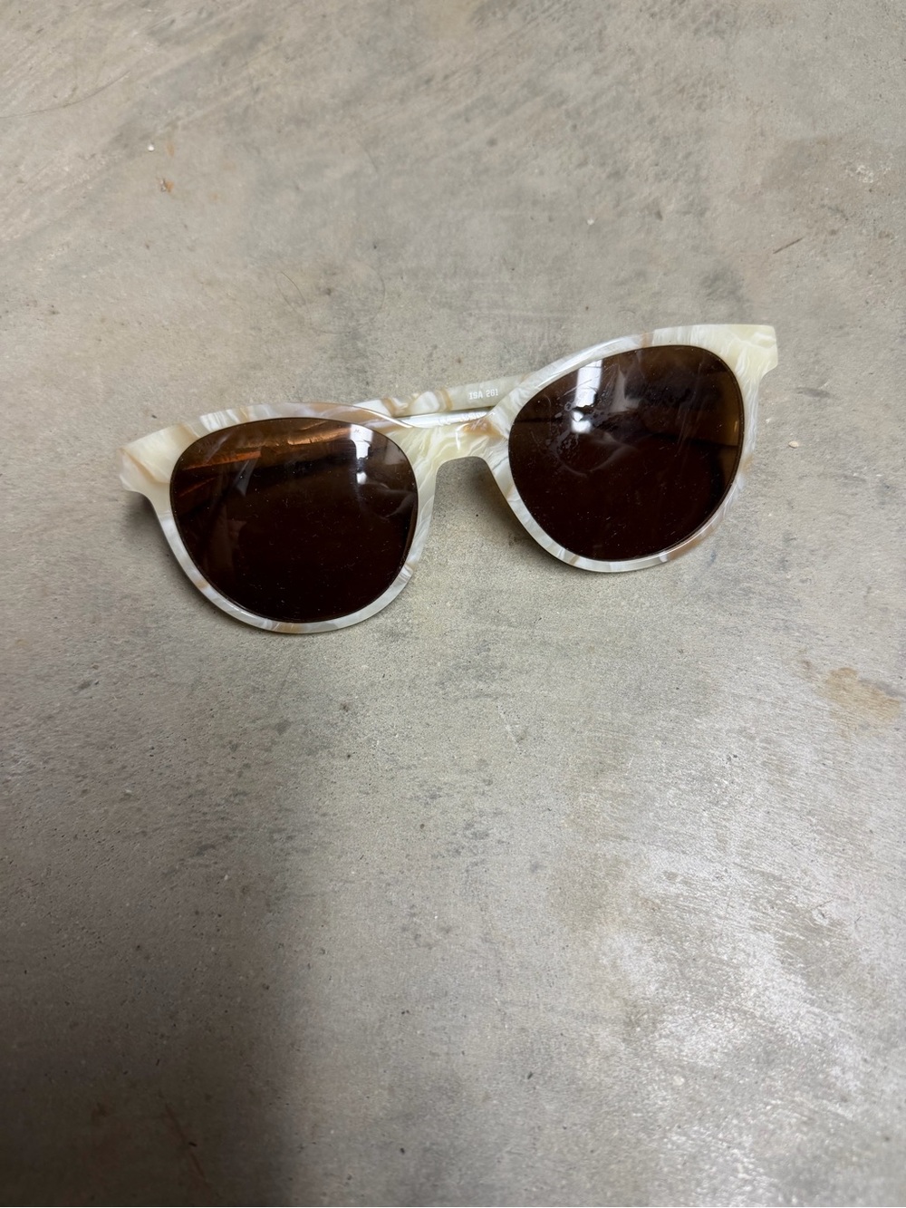 Costa Del Mar Isla tortoise seashell frame
